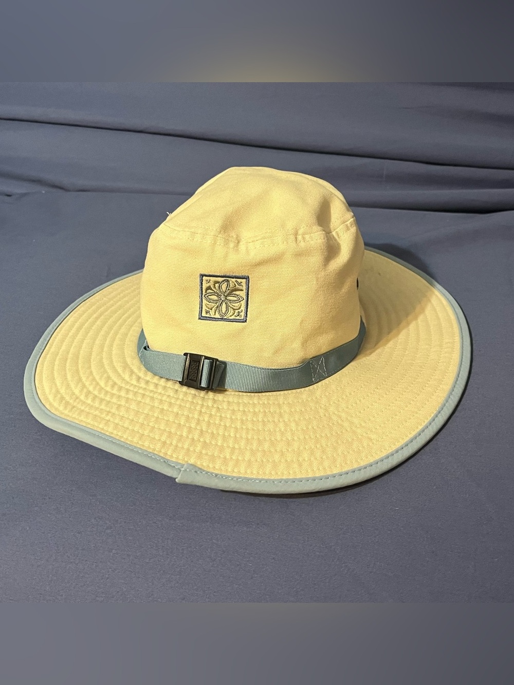 REI 100% cotton Canvas Wide-Brim Sun Hat in Beige with Blue Trim